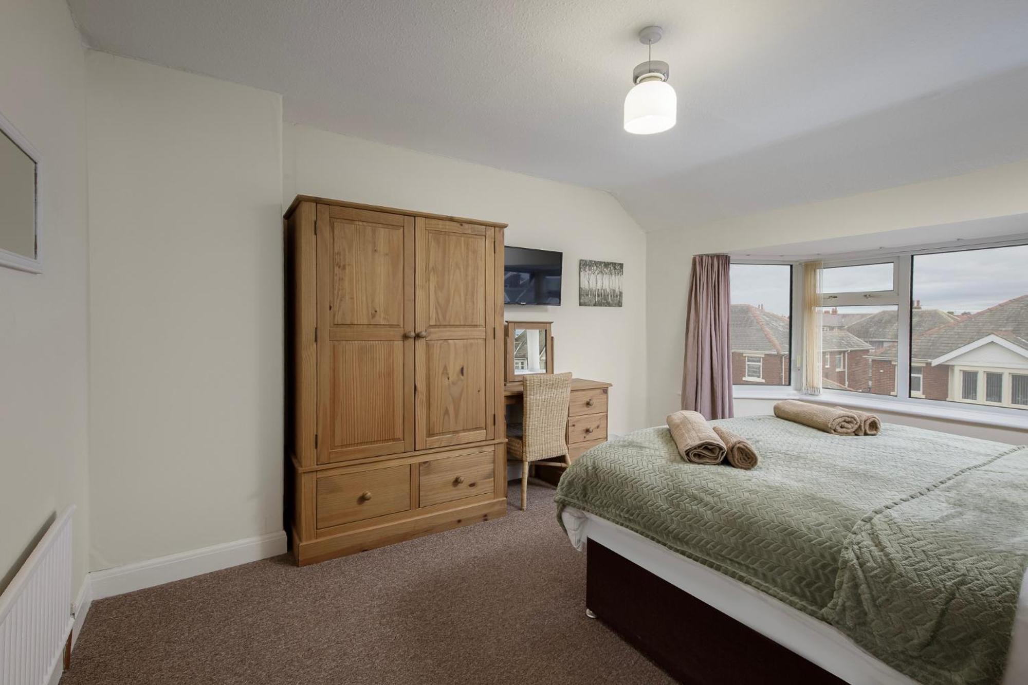 Arnside - Spacious 10-Bedroom Seaside Cottage Blackpool Exterior photo