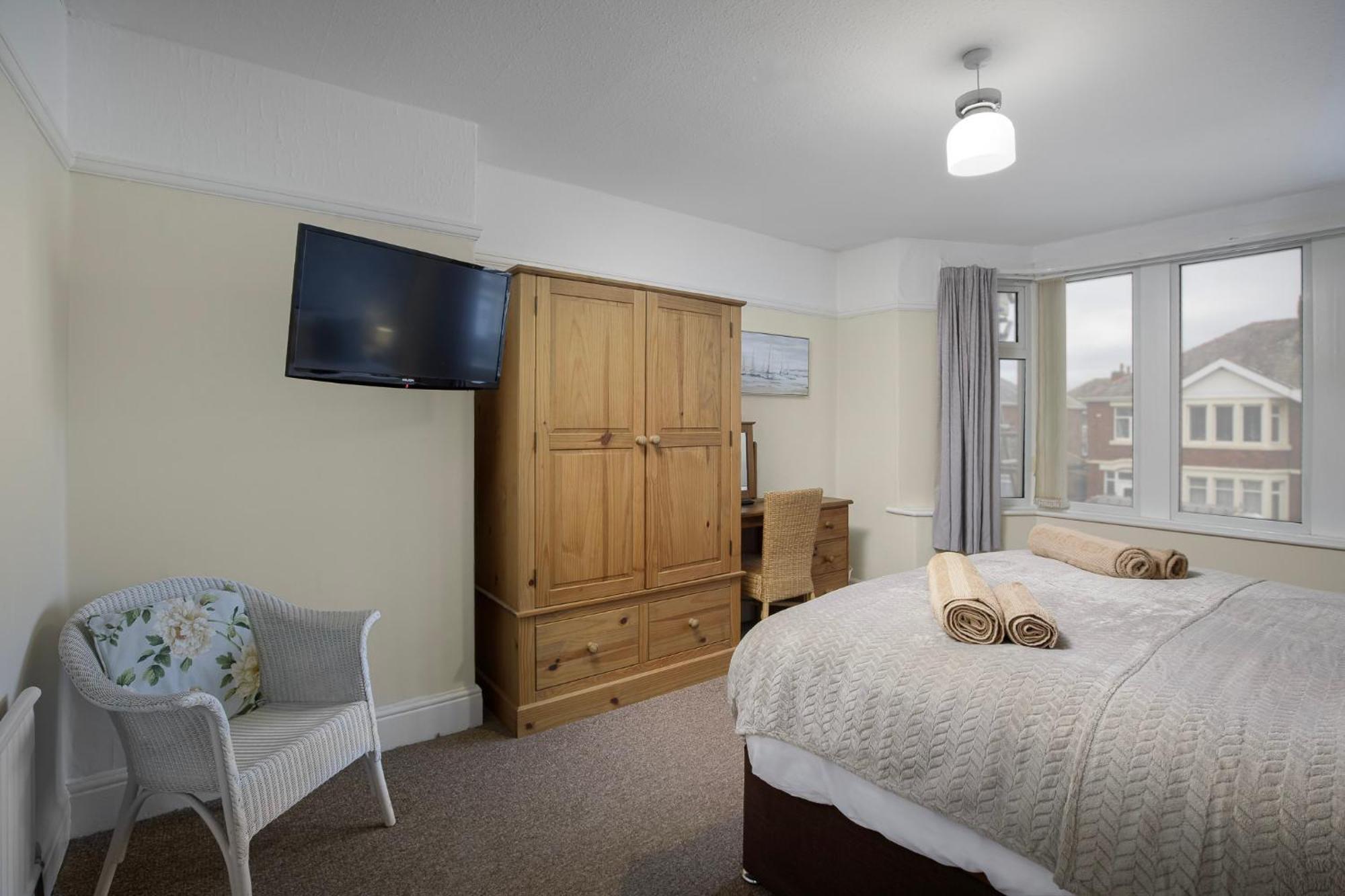 Arnside - Spacious 10-Bedroom Seaside Cottage Blackpool Exterior photo